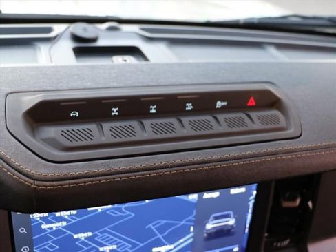 Used 2025 Ford Bronco Badlands image 21