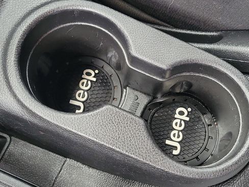 Used 2016 Jeep Wrangler Sport image 27