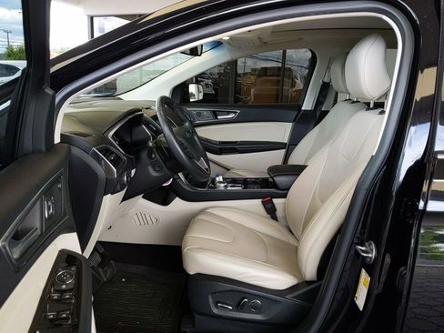 Used 2019 Ford Edge Titanium w/ Equipment Group 301A AWD/4WD image 15