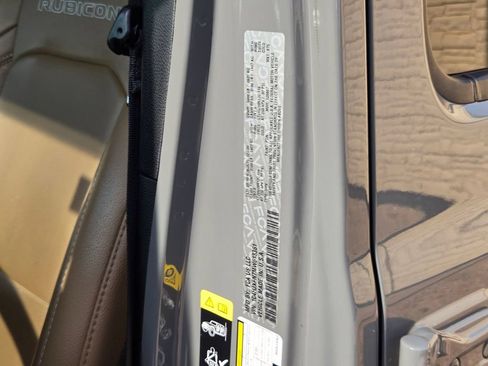 Used 2021 Jeep Wrangler Unlimited Rubicon AWD/4WD image 25