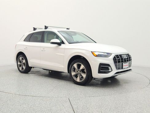 Used 2023 Audi Q5 2.0T Premium w/ Convenience Package AWD/4WD image 3