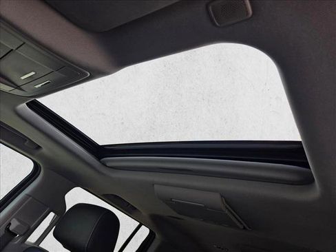 Used 2019 Chevrolet Suburban Premier image 15