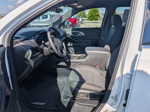 Used 2023 Chevrolet Traverse LT FWD image 12