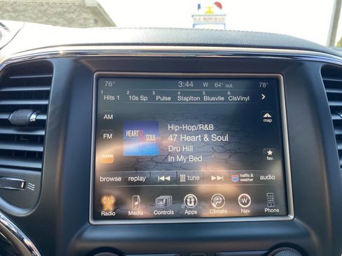 Used 2014 Jeep Grand Cherokee Overland w/ Advanced Technology Group image 27