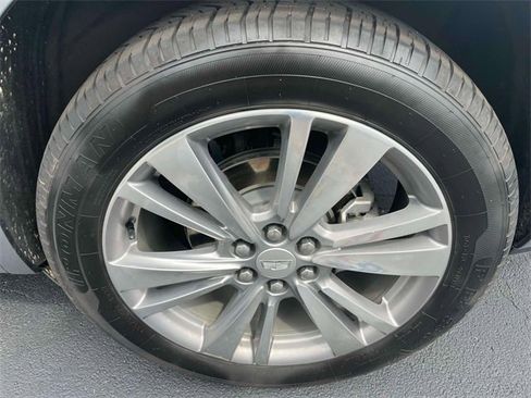 Used 2023 Cadillac XT6 Premium Luxury image 13