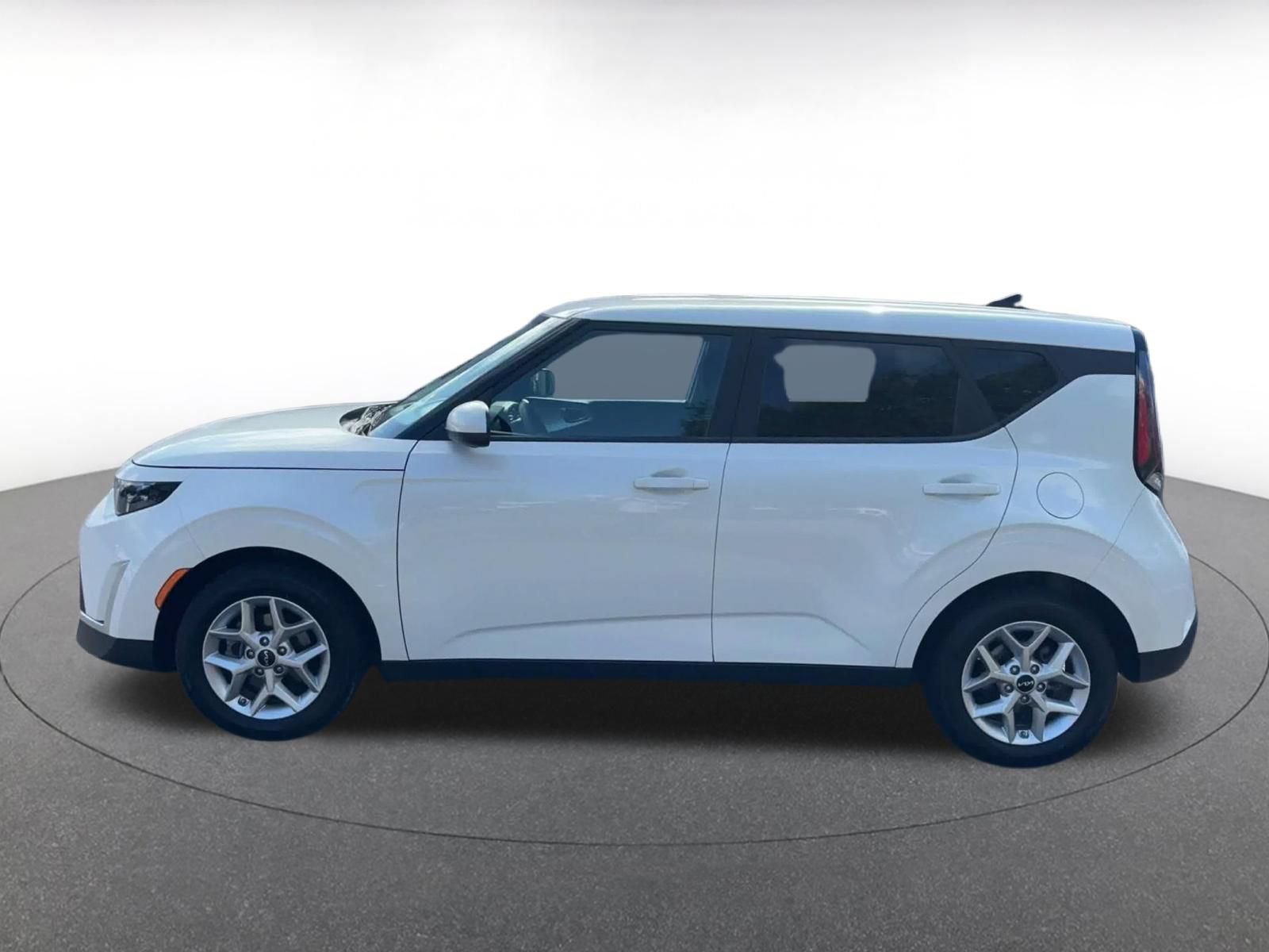 Used 2025 Kia Soul LX w/ LX Technology Package FWD image 7