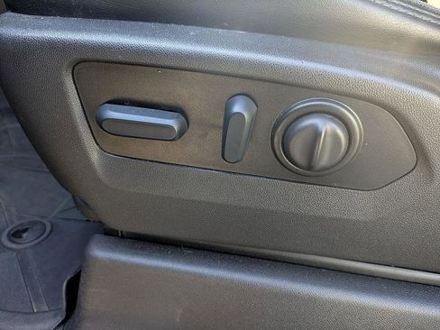 Used 2022 Chevrolet Silverado 1500 High Country w/ Technology Package image 12