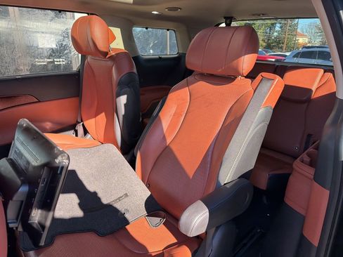 Used 2024 Kia Carnival SX Prestige image 5