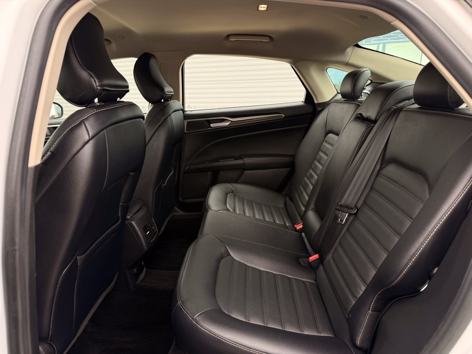 Used 2018 Ford Fusion SE w/ Equipment Group 602A FWD image 15
