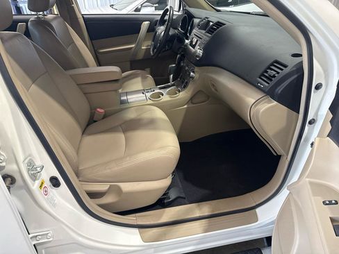 Used 2012 Toyota Highlander SE image 22