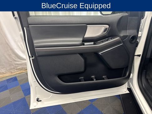 Used 2025 Ford Expedition Active AWD/4WD image 11