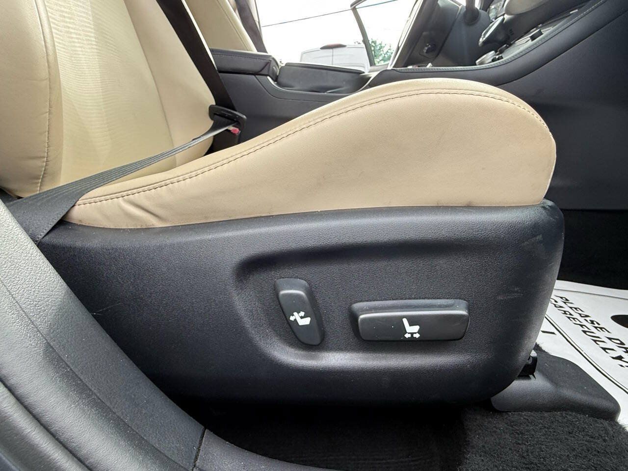 Used 2013 Lexus CT 200h w/ Seat Comfort Pkg FWD image 28