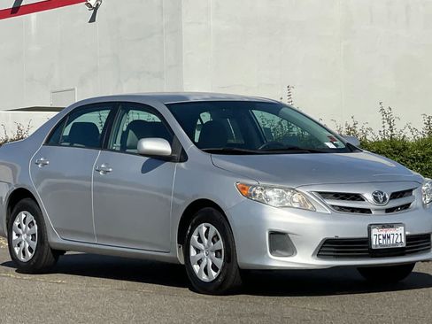 Used 2011 Toyota Corolla LE image 5