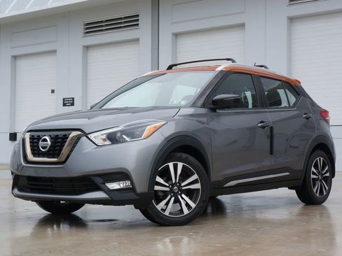 Used 2019 Nissan Kicks SR w/ SR Premium Package FWD image 5