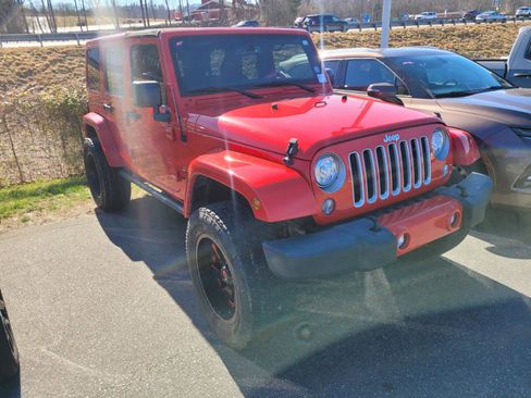 Used 2017 Jeep Wrangler Unlimited Sahara w/ Connectivity Group image 3