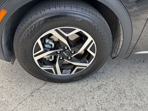 Used 2025 Kia Sportage LX image 27