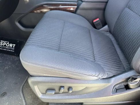 Used 2017 GMC Yukon XL SLE w/ SLE Value Package image 30