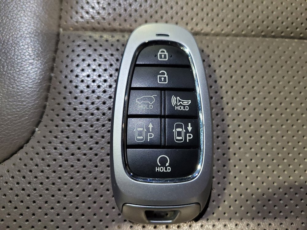 Used 2021 Hyundai Santa Fe Limited AWD/4WD image 32