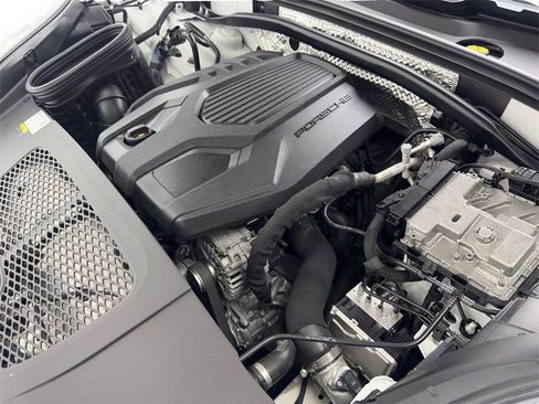 Used 2023 Porsche Macan Turbo image 75