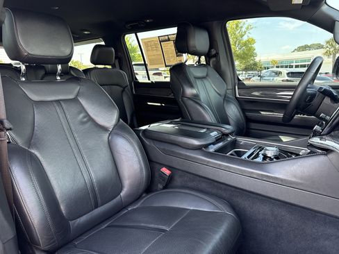 Used 2022 Jeep Wagoneer Series II AWD/4WD image 32