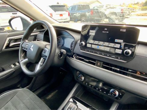 Used 2024 Mitsubishi Outlander SE image 42
