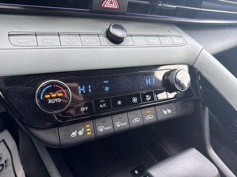 Used 2024 Hyundai Elantra Limited image 30