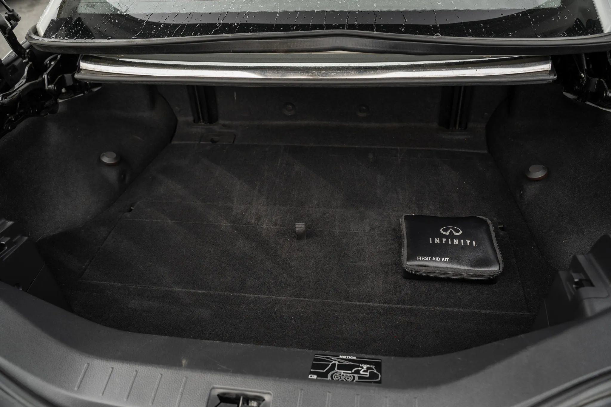 Used 2012 INFINITI G37 Convertible w/ Premium Pkg RWD image 10
