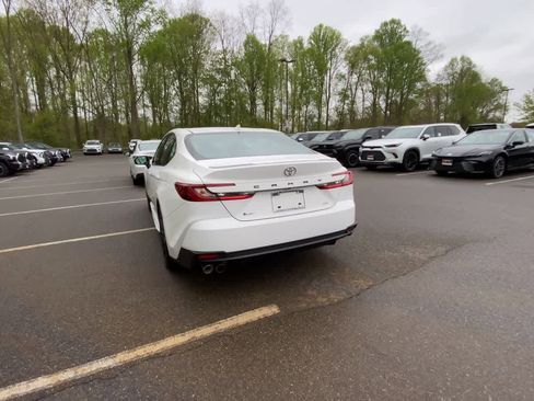 Used 2025 Toyota Camry SE FWD image 11