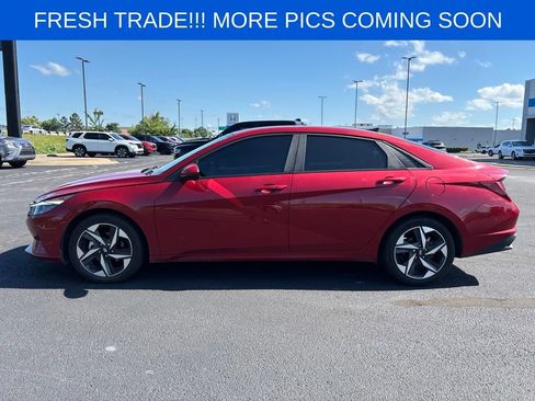 Used 2023 Hyundai Elantra SEL w/ Convenience Package FWD image 3