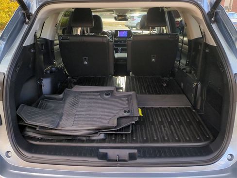 Used 2023 Toyota Highlander XLE image 27
