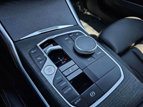 Used 2024 BMW 330e xDrive image 40