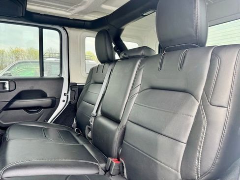 Used 2023 Jeep Wrangler Unlimited Sahara image 17