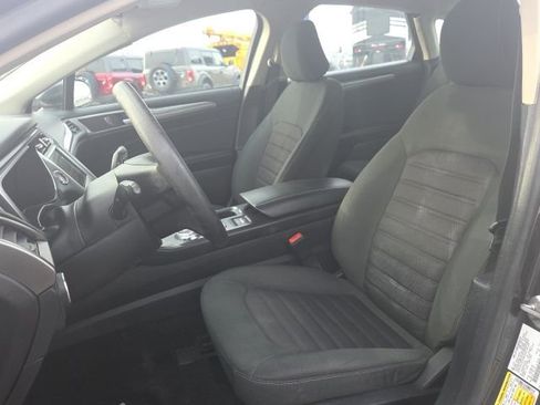 Used 2020 Ford Fusion SE FWD image 21