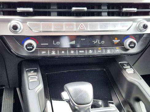 Certified 2023 Kia Telluride S w/ S Sunroof Package AWD/4WD image 28