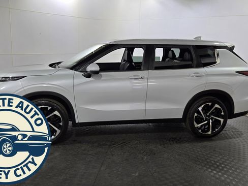Used 2022 Mitsubishi Outlander SE image 4