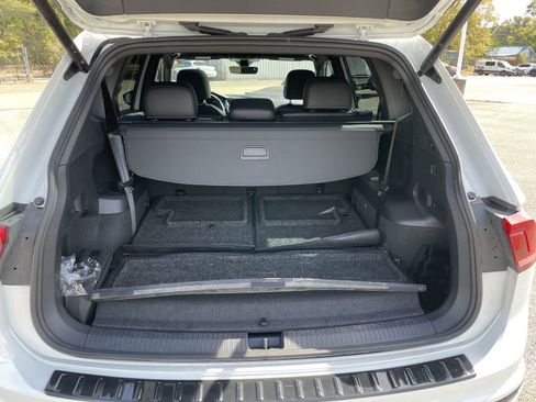 Used 2024 Volkswagen Tiguan SE R-Line image 36