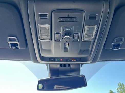 Used 2024 GMC Yukon XL Denali AWD/4WD image 36
