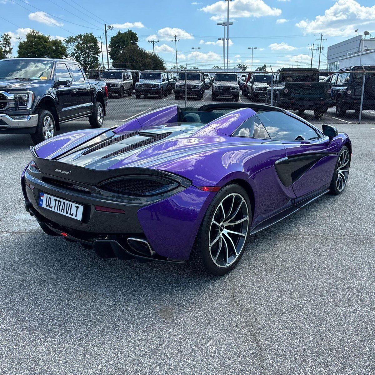 Used 2019 McLaren 570S Spider RWD image 7