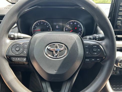 Used 2020 Toyota RAV4 XLE w/ Convenience Package FWD image 30