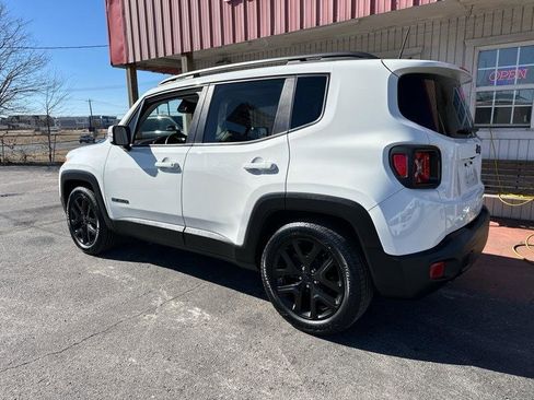 Used 2018 Jeep Renegade Altitude image 10