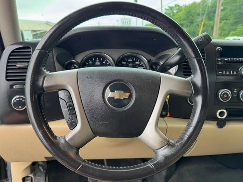 Used 2007 Chevrolet Silverado 1500 LT w/ Towing Package AWD/4WD image 16