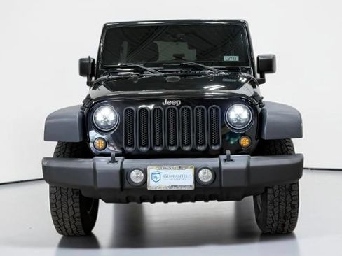 Used 2018 Jeep Wrangler Unlimited Rubicon w/ Connectivity Group AWD/4WD image 9