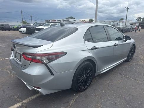Used 2021 Toyota Camry SE FWD image 3