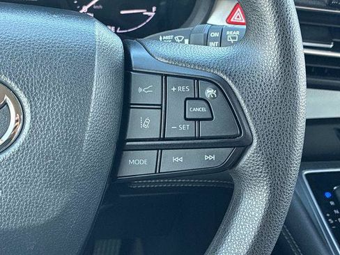 Certified 2025 Toyota Sienna LE FWD image 28