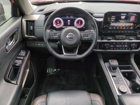 Used 2024 Nissan Pathfinder Platinum image 17