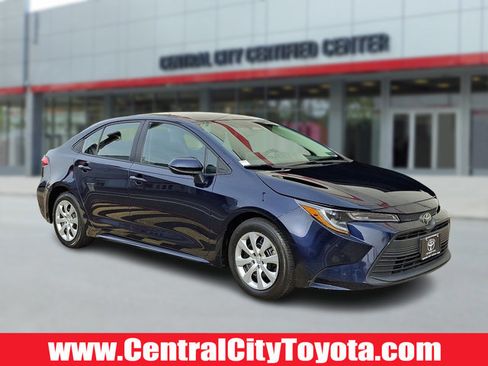 Used 2023 Toyota Corolla LE image 1