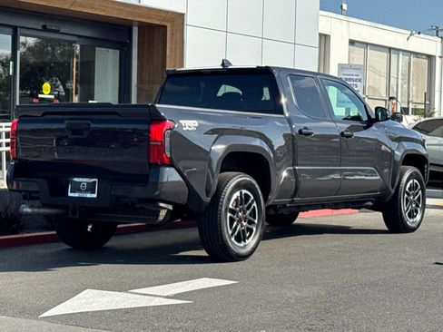 Used 2025 Toyota Tacoma TRD Sport AWD/4WD image 2