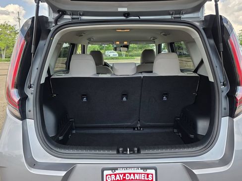 Used 2025 Kia Soul LX w/ LX Technology Package FWD image 33