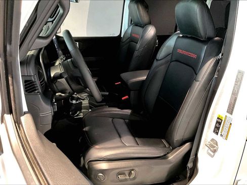 Used 2025 Jeep Wrangler Unlimited Rubicon AWD/4WD image 8