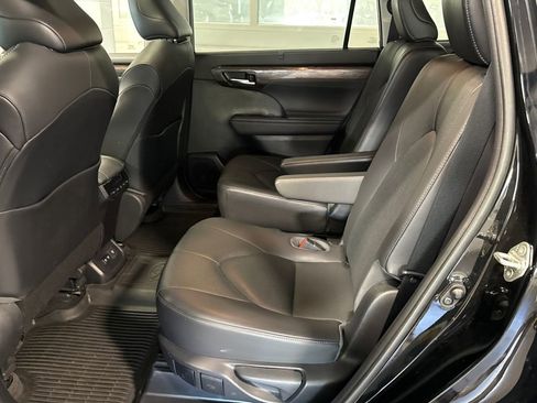 Used 2020 Toyota Highlander Limited image 10